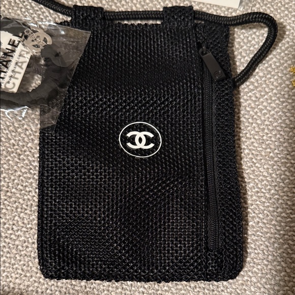 CHANEL Beauty Variety of Accessories - Picture 8 of 9